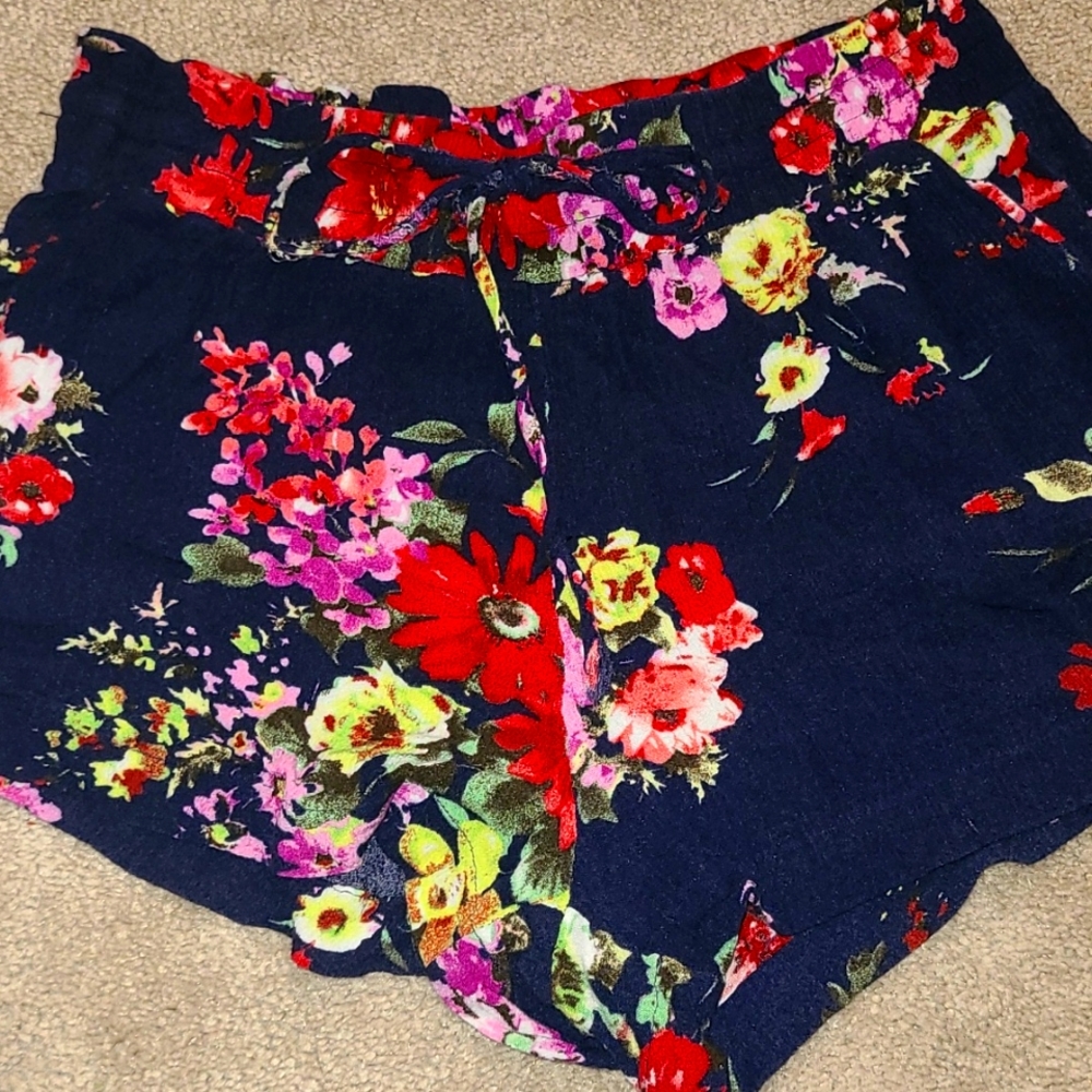 Floral prin shorts